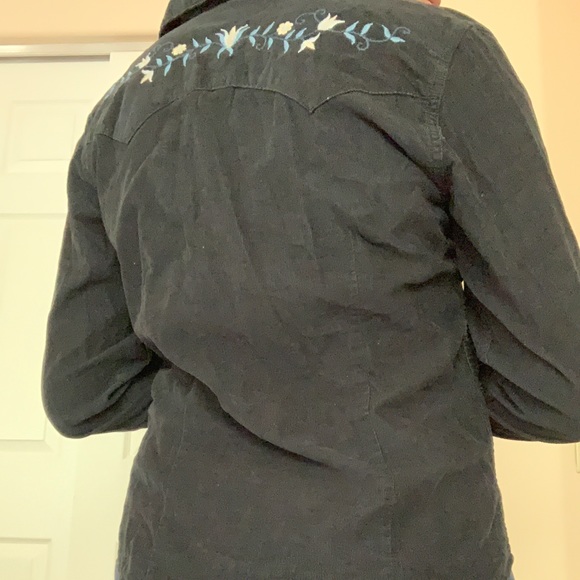 Button up Top - Picture 5 of 7